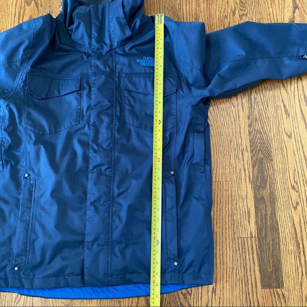 SOLD - North Face Men’s Blue Coat Medium - Picture 14 of 14